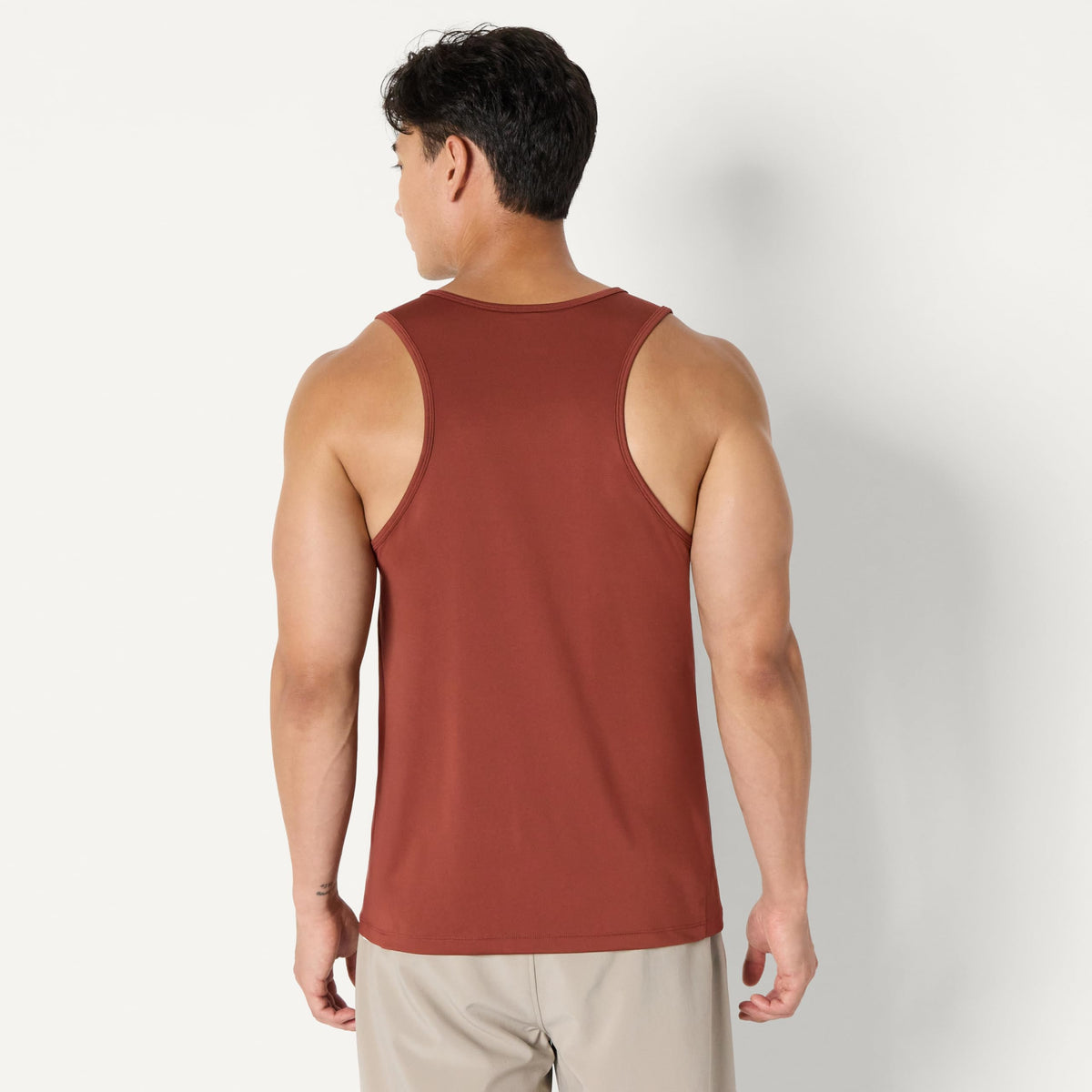Amazon Essentials Men's Quick Dry Moisture-Wicking Tech Stretch Active Sleeveless Tank Top Workout Shirt