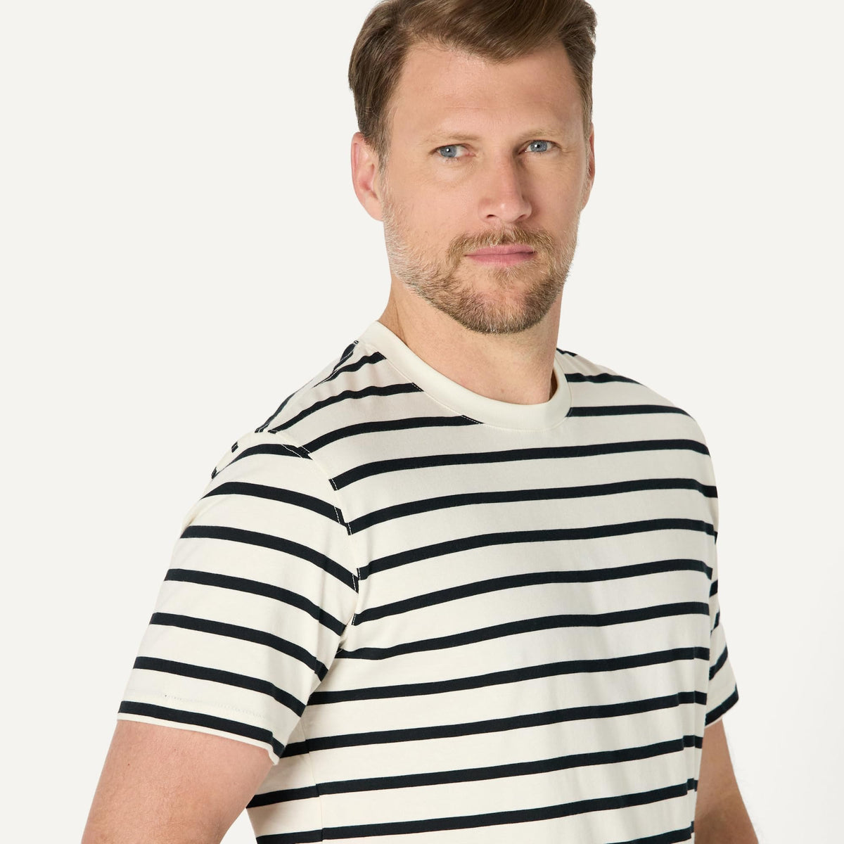 Amazon Essentials Men's Relaxed Fit Cotton Jersey T-Shirt, Soft Fabric