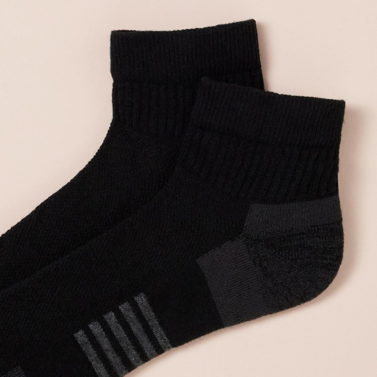 Amazon Essentials Men's Athletic Quarter Ankle Socks with Cushioned Arch Support, 6 Pairs