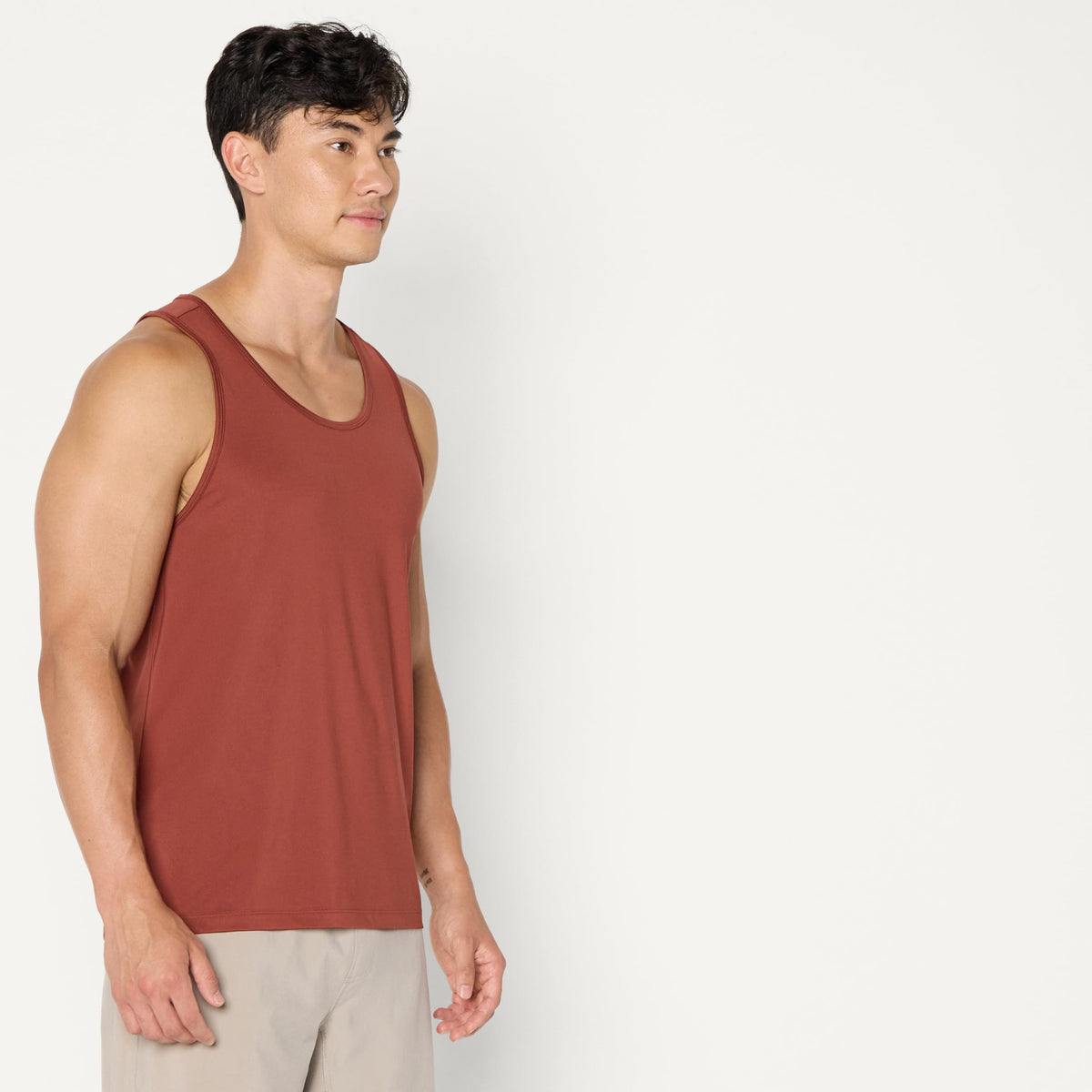 Amazon Essentials Men's Quick Dry Moisture-Wicking Tech Stretch Active Sleeveless Tank Top Workout Shirt