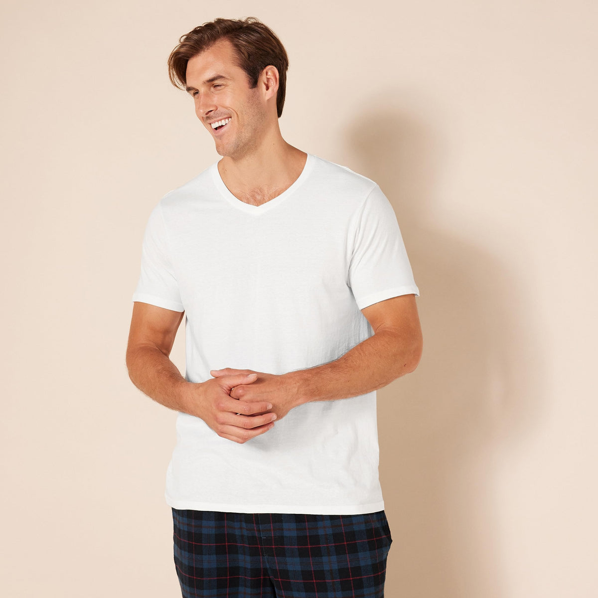 Amazon Essentials Men's Slim Fit V-Neck Undershirt, Breathable Cotton, Pack of 6