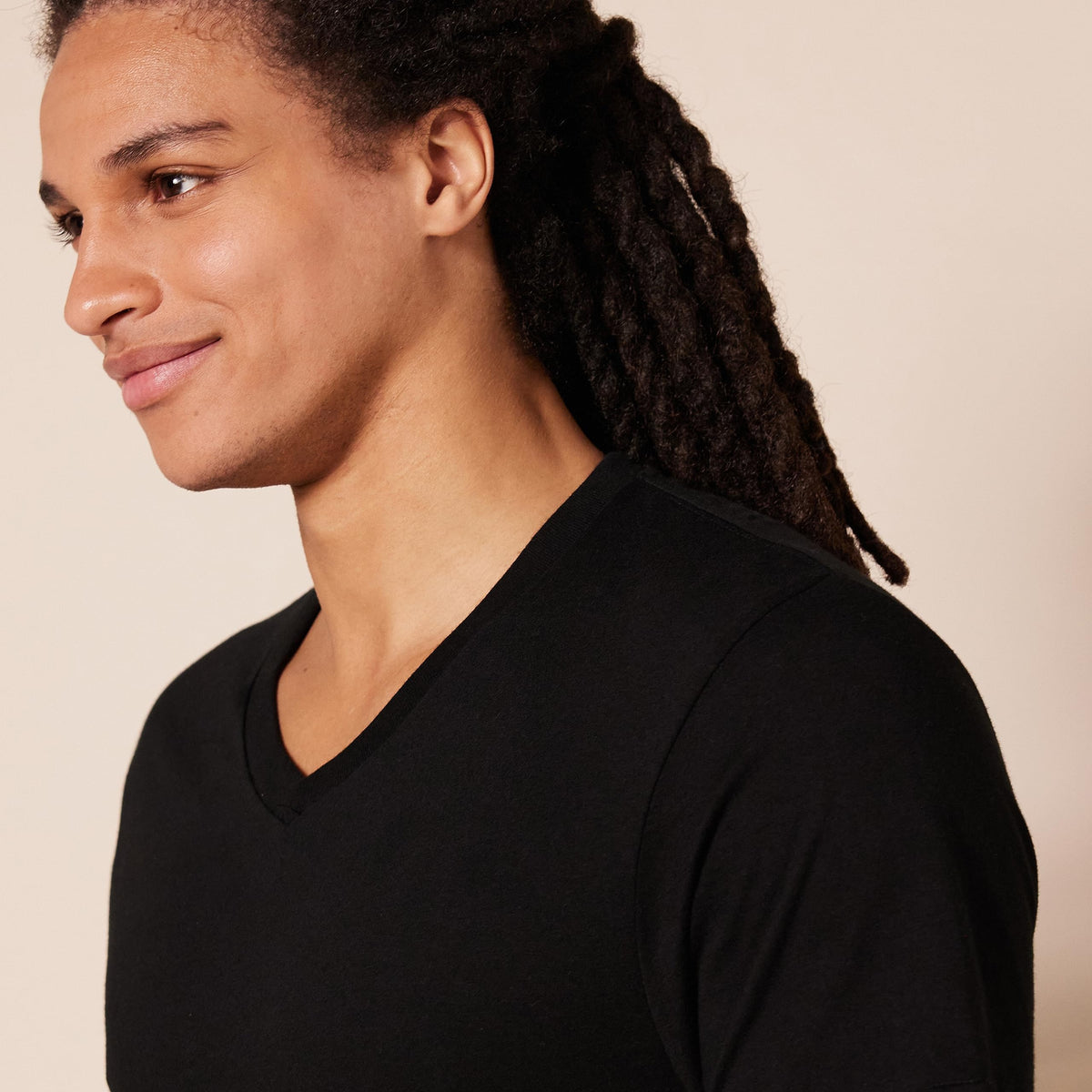Amazon Essentials Men's Slim Fit V-Neck Undershirt, Breathable Cotton, Pack of 6