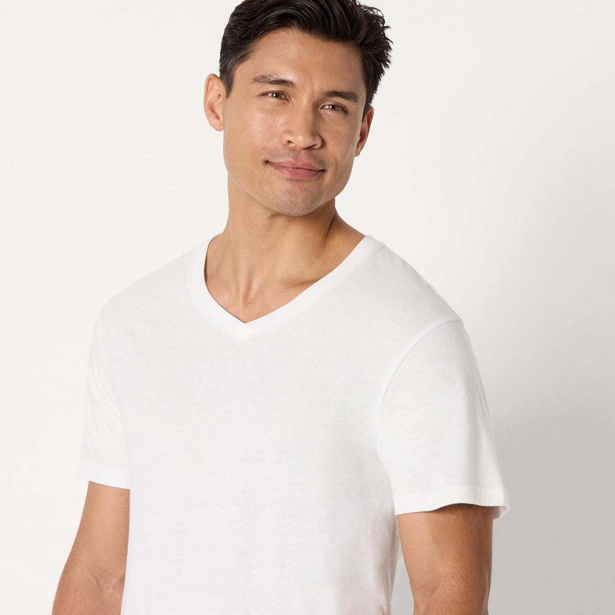 Amazon Essentials Men's Slim Fit V-Neck Undershirt, Breathable Cotton, Pack of 6