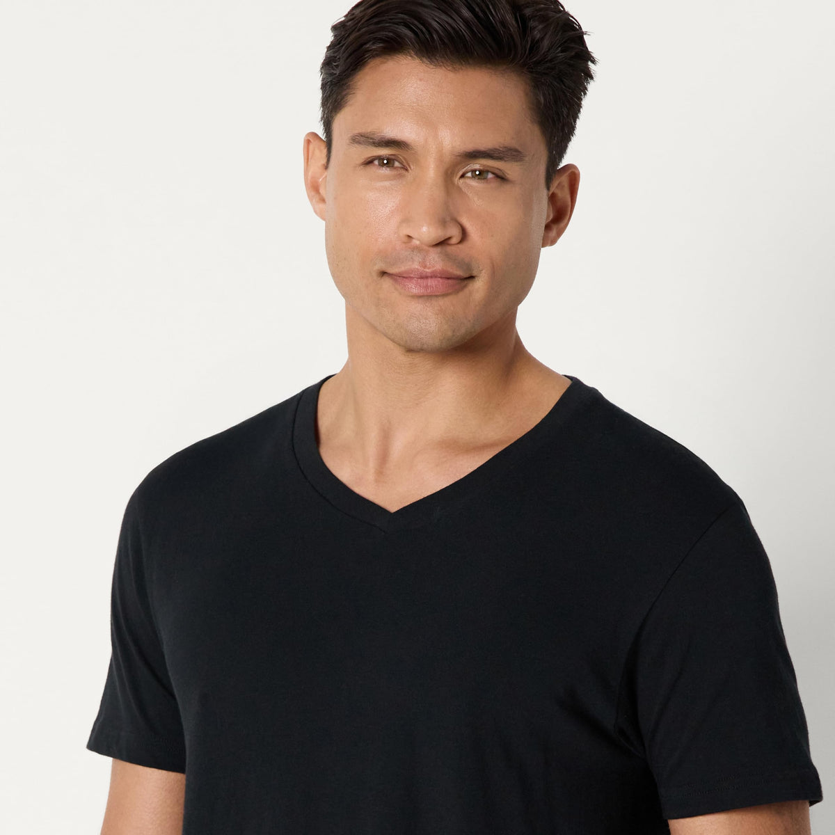 Amazon Essentials Men's Slim Fit V-Neck Undershirt, Breathable Cotton, Pack of 6