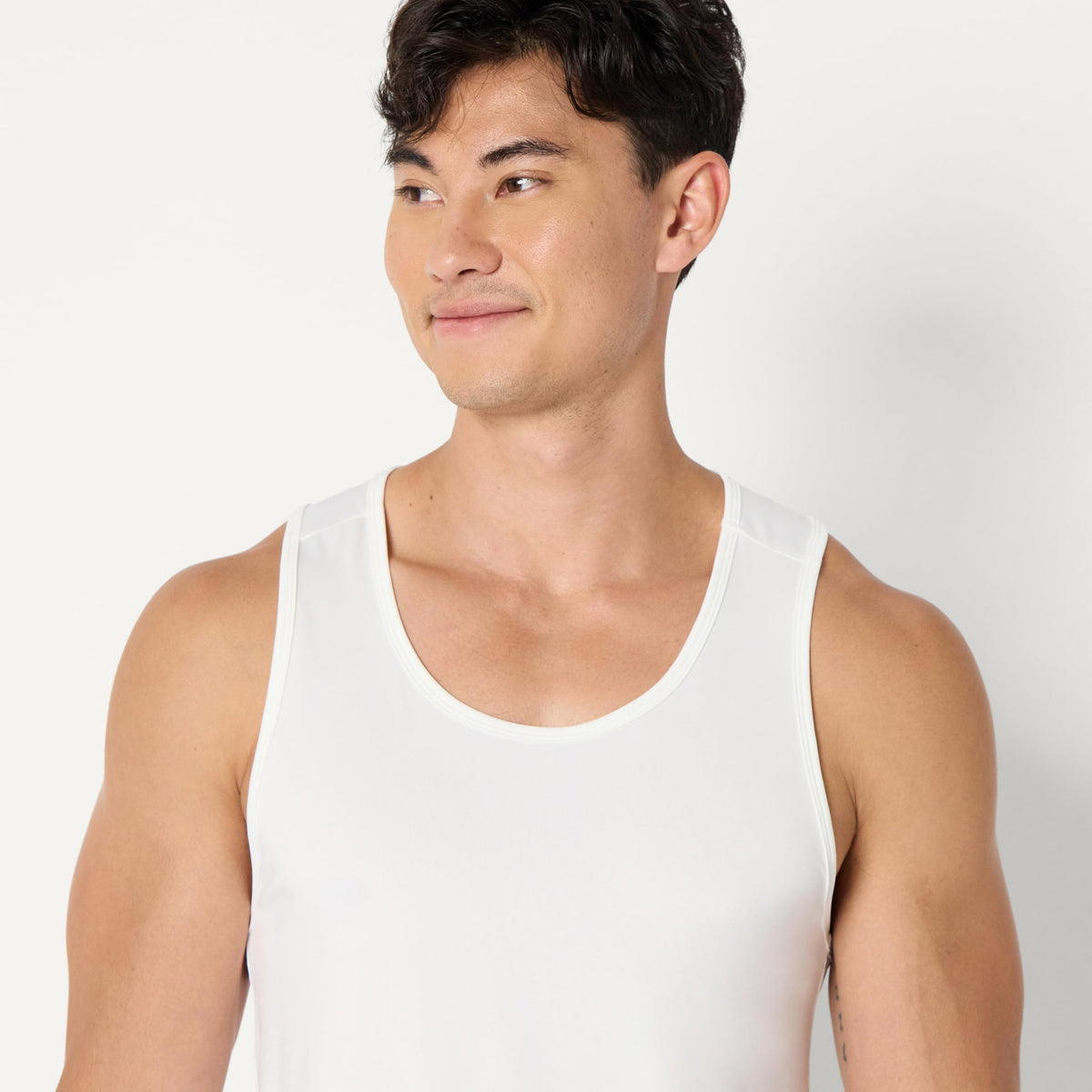 Amazon Essentials Men's Quick Dry Moisture-Wicking Tech Stretch Active Sleeveless Tank Top Workout Shirt